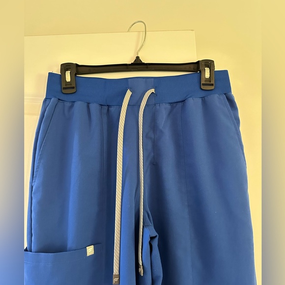 Fabletics Ion Scrub Pant - Picture 3 of 6